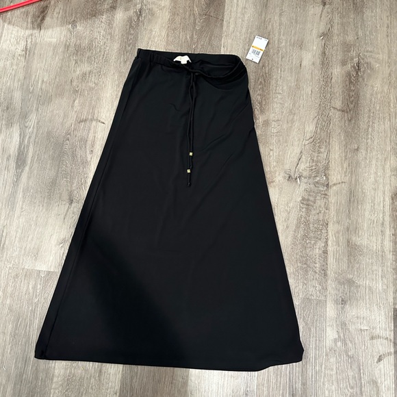 Michael Kors Women’s black maxi skirt in Small - Picture 3 of 6